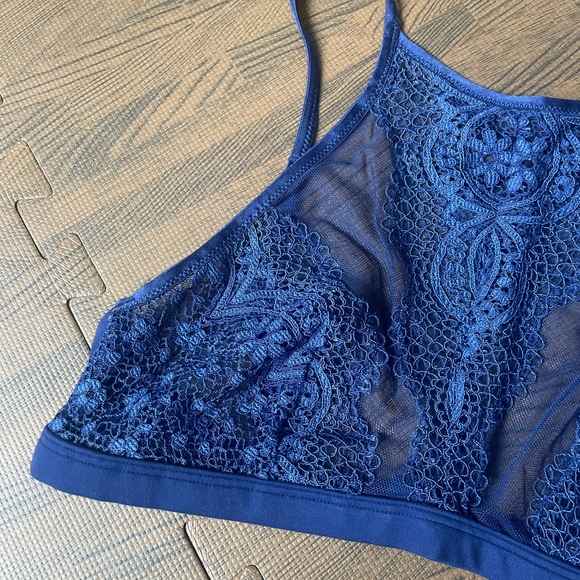 NWT Victoria’s Secret Crochet Lace High Neck Halter Bralette, Navy Blue - Picture 5 of 9
